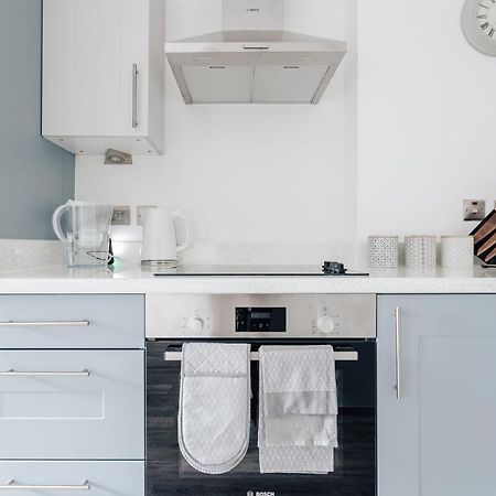 Contemporary Two Bedroom Duplex - Secluded Residence With Parking In A Prime Central Location Bournemouth Bagian luar foto