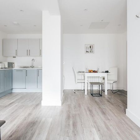 Contemporary Two Bedroom Duplex - Secluded Residence With Parking In A Prime Central Location Bournemouth Bagian luar foto