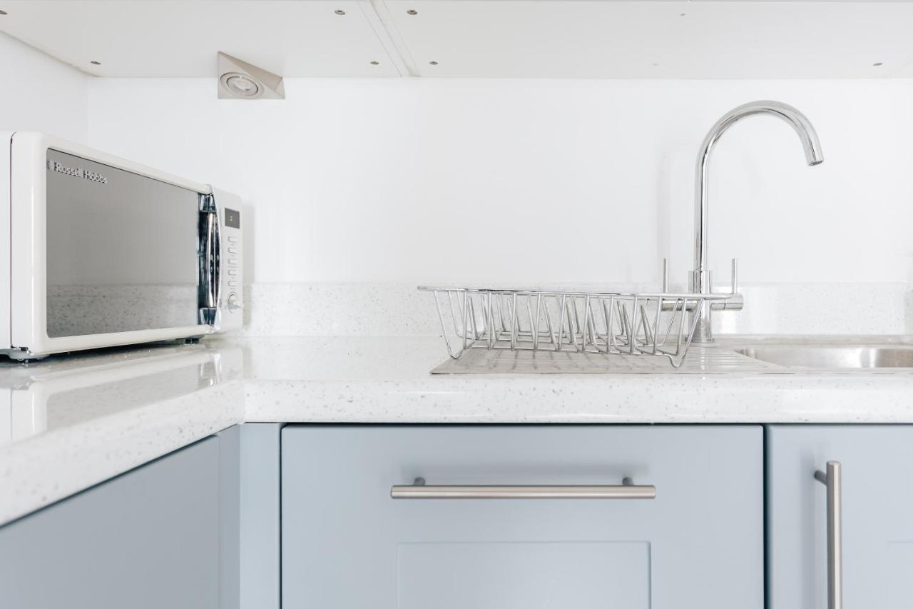 Contemporary Two Bedroom Duplex - Secluded Residence With Parking In A Prime Central Location Bournemouth Bagian luar foto