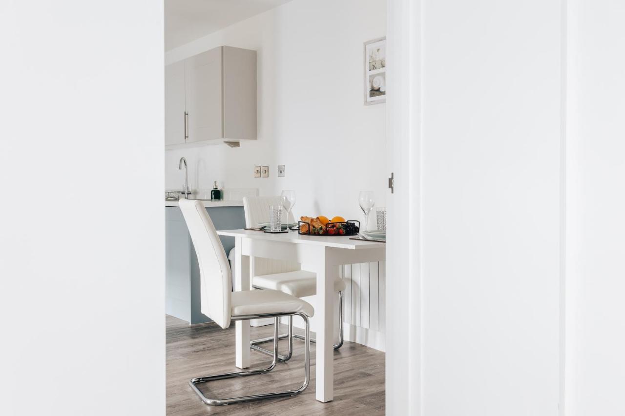 Contemporary Two Bedroom Duplex - Secluded Residence With Parking In A Prime Central Location Bournemouth Bagian luar foto
