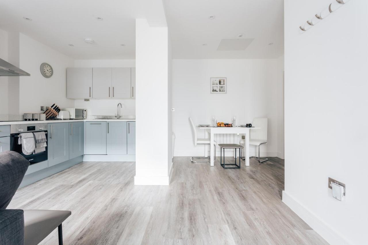 Contemporary Two Bedroom Duplex - Secluded Residence With Parking In A Prime Central Location Bournemouth Bagian luar foto