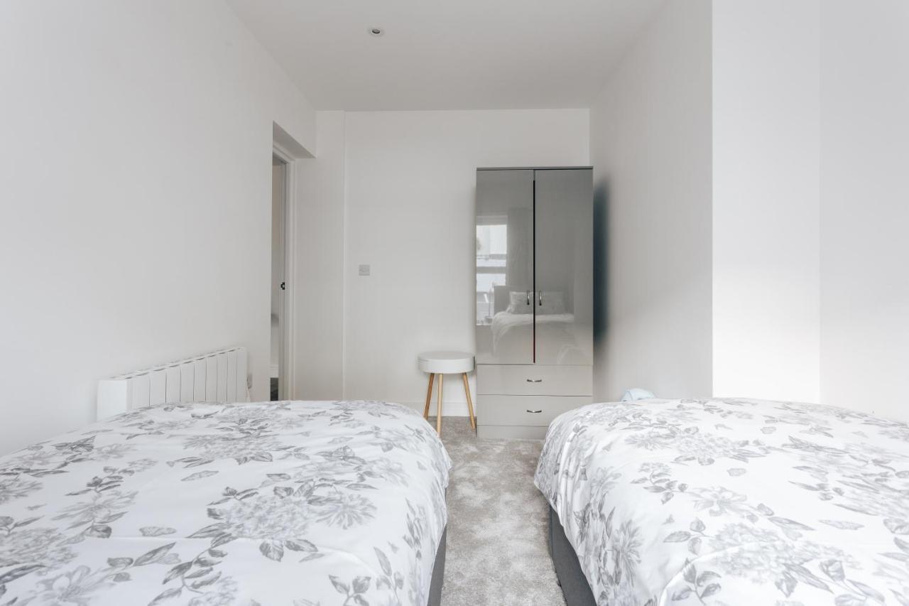 Contemporary Two Bedroom Duplex - Secluded Residence With Parking In A Prime Central Location Bournemouth Bagian luar foto