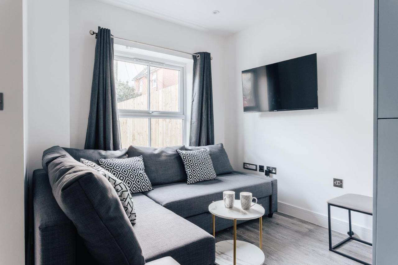 Contemporary Two Bedroom Duplex - Secluded Residence With Parking In A Prime Central Location Bournemouth Bagian luar foto
