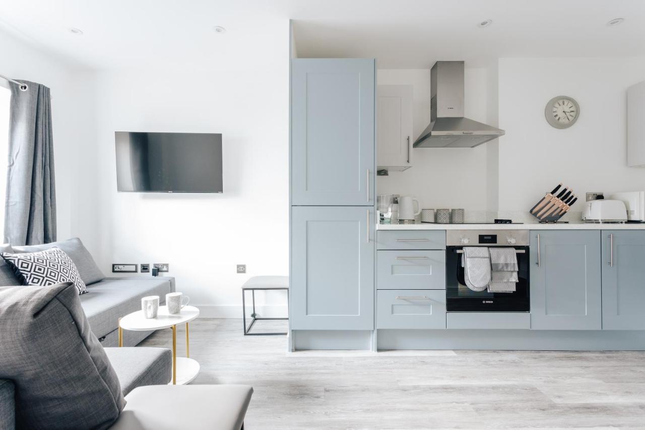 Contemporary Two Bedroom Duplex - Secluded Residence With Parking In A Prime Central Location Bournemouth Bagian luar foto