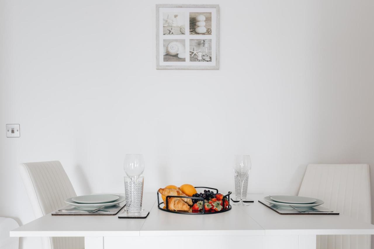 Contemporary Two Bedroom Duplex - Secluded Residence With Parking In A Prime Central Location Bournemouth Bagian luar foto