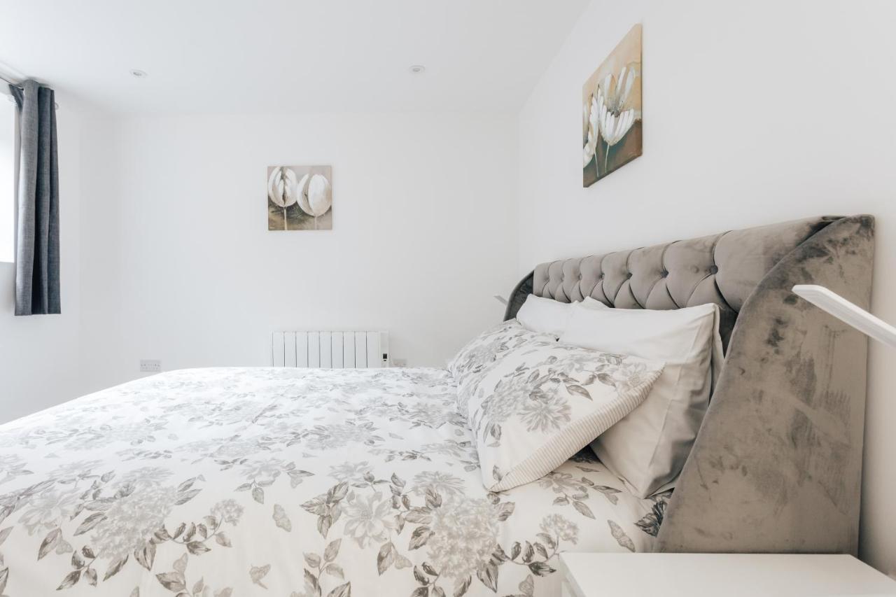 Contemporary Two Bedroom Duplex - Secluded Residence With Parking In A Prime Central Location Bournemouth Bagian luar foto