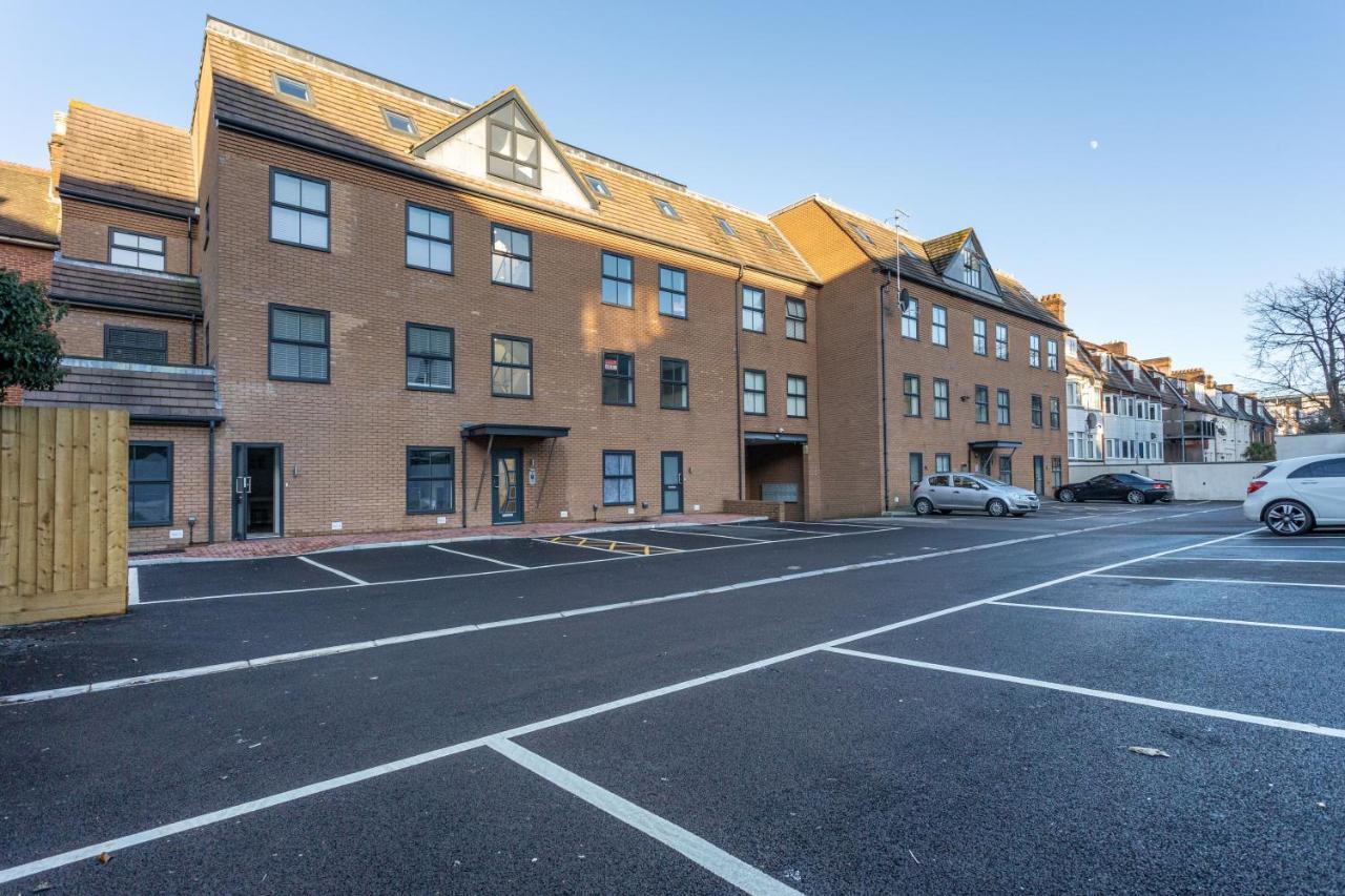 Contemporary Two Bedroom Duplex - Secluded Residence With Parking In A Prime Central Location Bournemouth Bagian luar foto